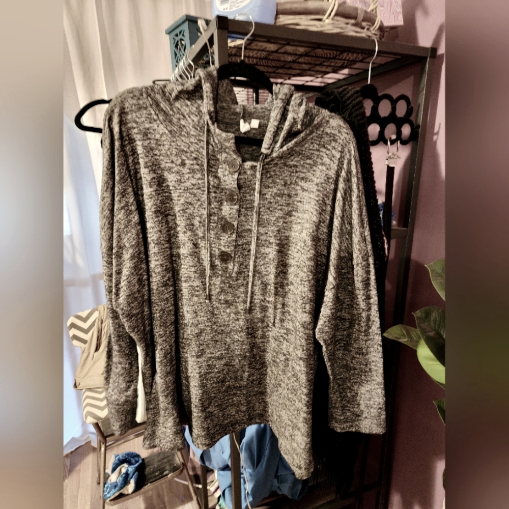Hooded shirt